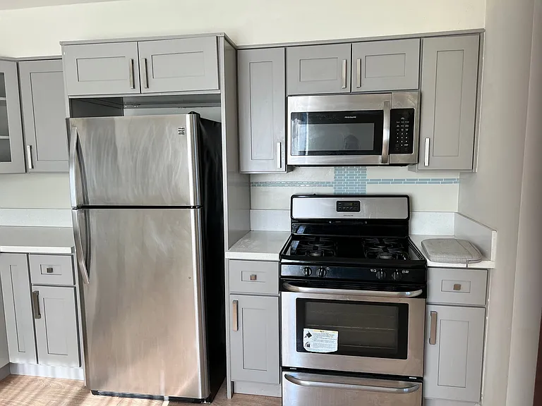 2118 N Marengo Ave — Photo 5