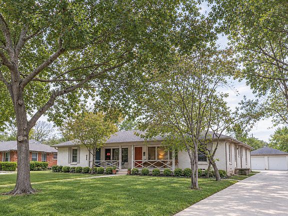 2nd image of 9210 San Fernando Way