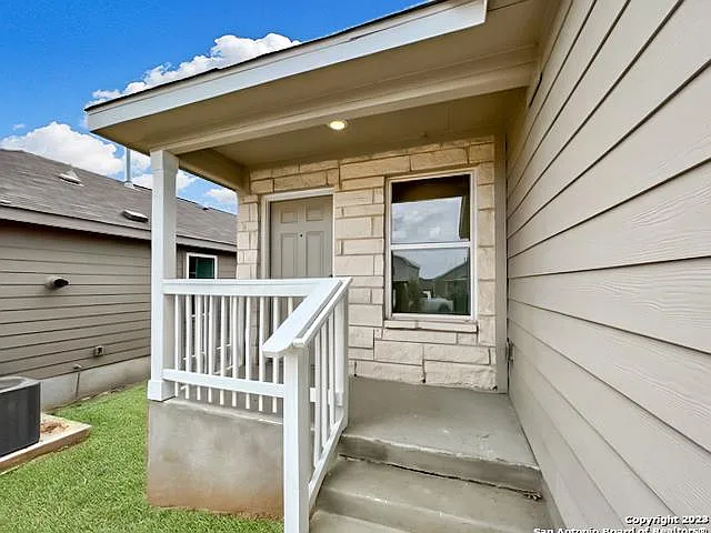 3 bed, 1440 sqft, $1,600 — Photo 3