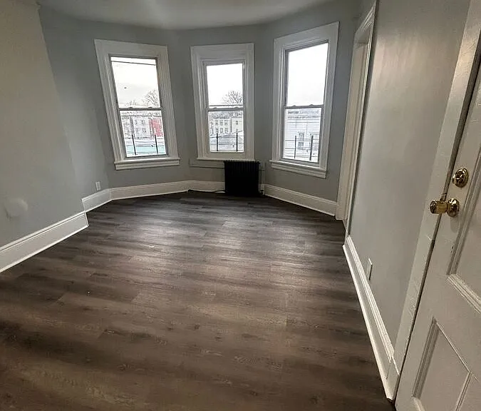 124 Oak St — Photo 8