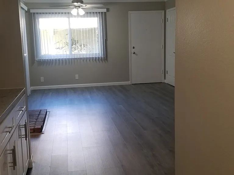 Chateau Gardens Apartments — Photo 22