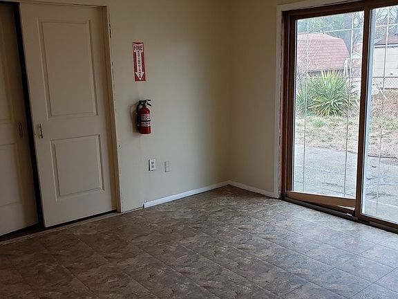 3rd image of 19 Midfield Ln