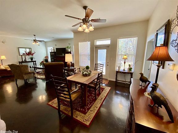 5th image of 107 Black Oak Ct