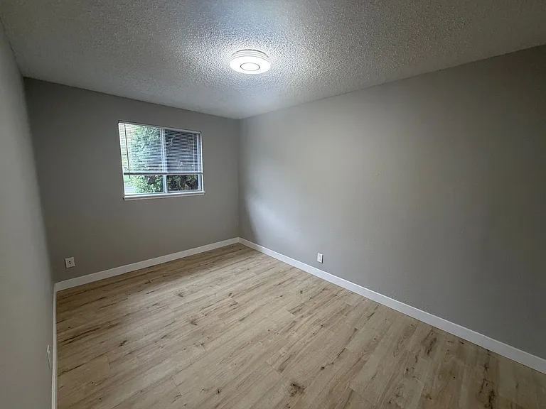 TAC T Carlyle Apartments — Photo 10