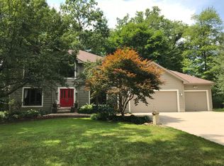 6832 Teasel Ct, Solon, OH 44139