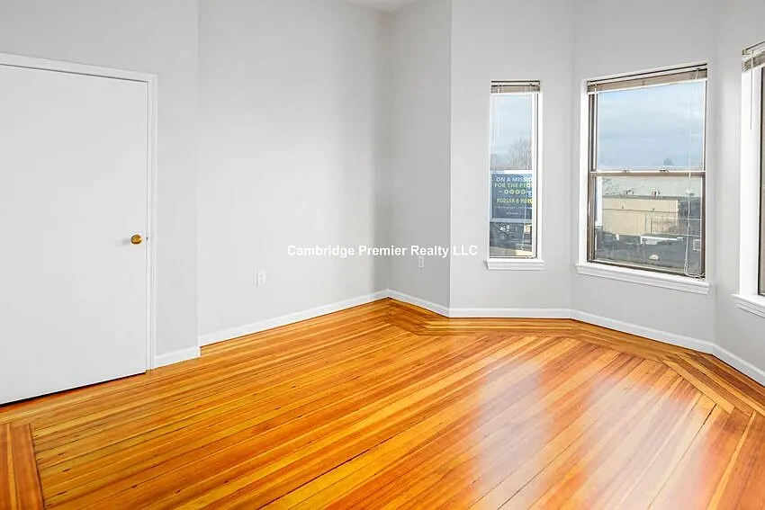 2 bed, $3,400 — Photo 3