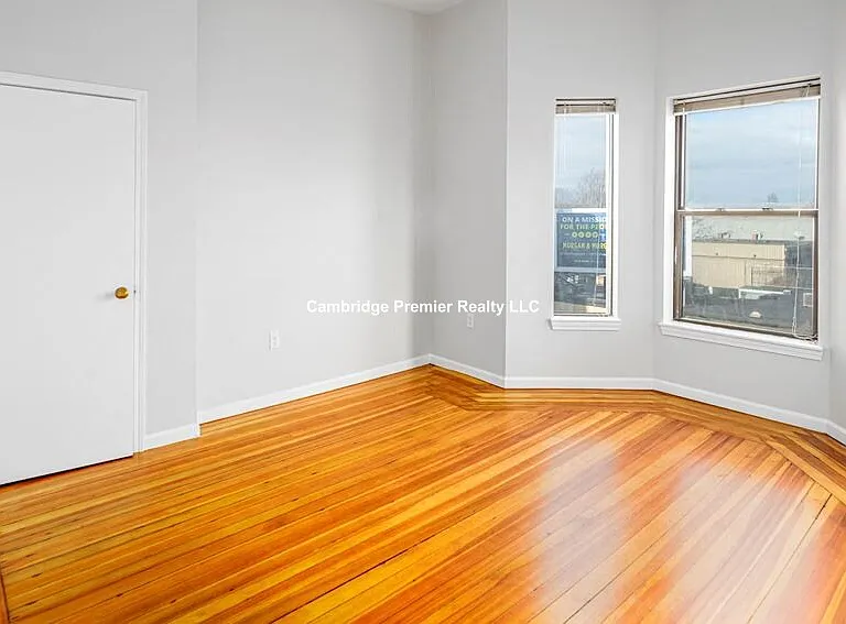 790 Main St #10 — Photo 3