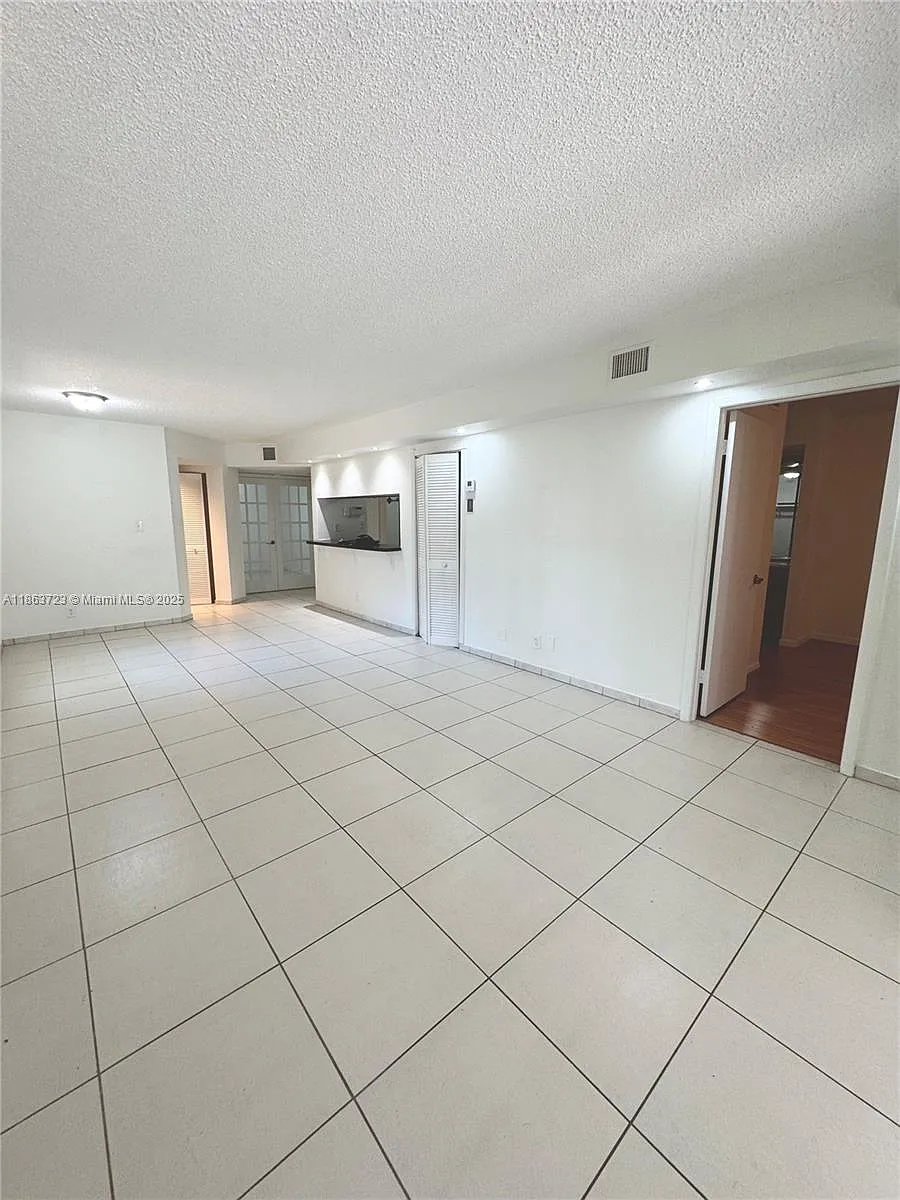 Building Photo - 9500 SW 140th Ct #9500