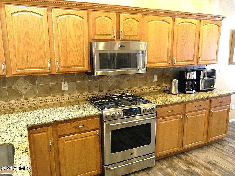 17210 W Elm St — Photo 13