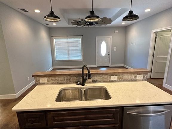 5th image of 1002 Kelley Ln