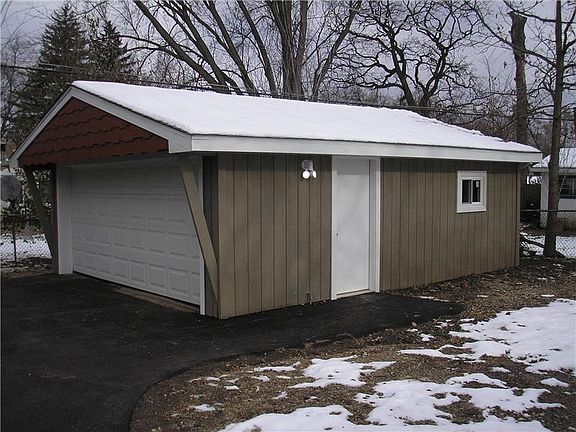 4th image of 302 N Lakeshore Dr