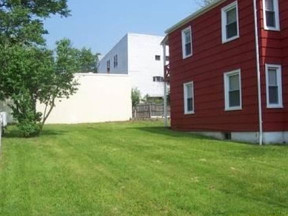4th image of 55 Liberty St