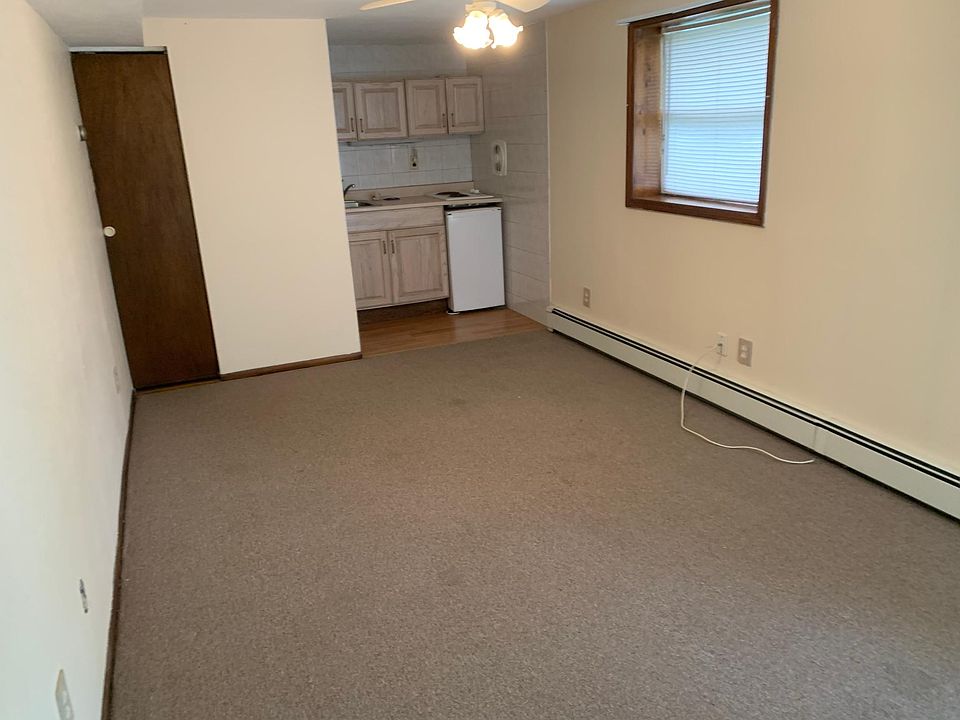 1st image of 126 East Dr