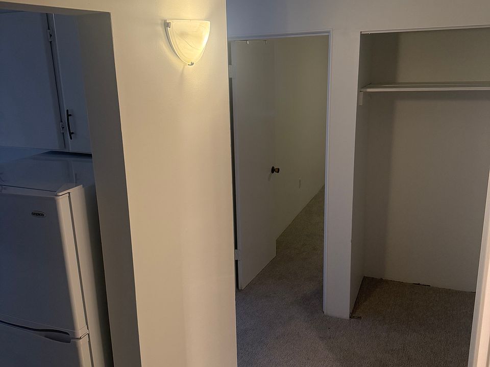 1st image of 122 E 18th St #105