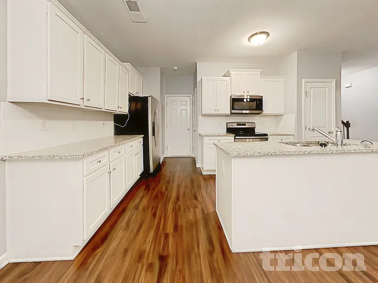 2271 Wentworth Park Dr — Photo 3