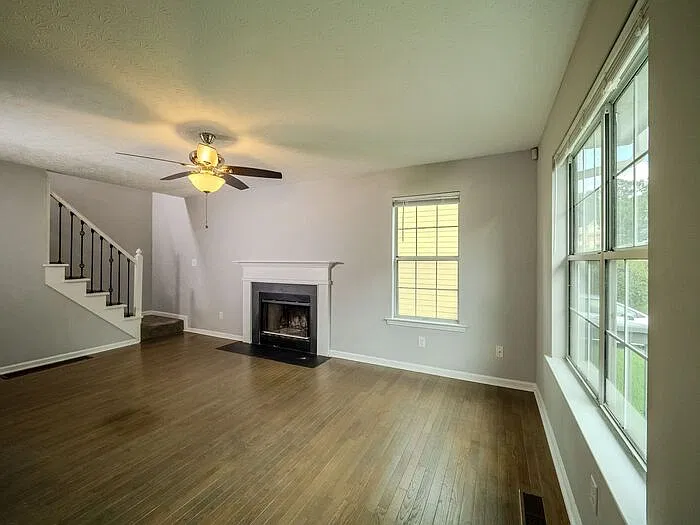 3 bed, 2.5 bath, 1473 sqft, $2,145 — Photo 4