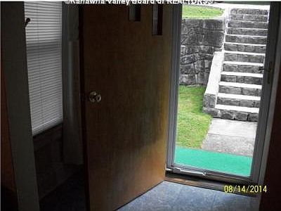 2nd image of 905 Montrose Dr