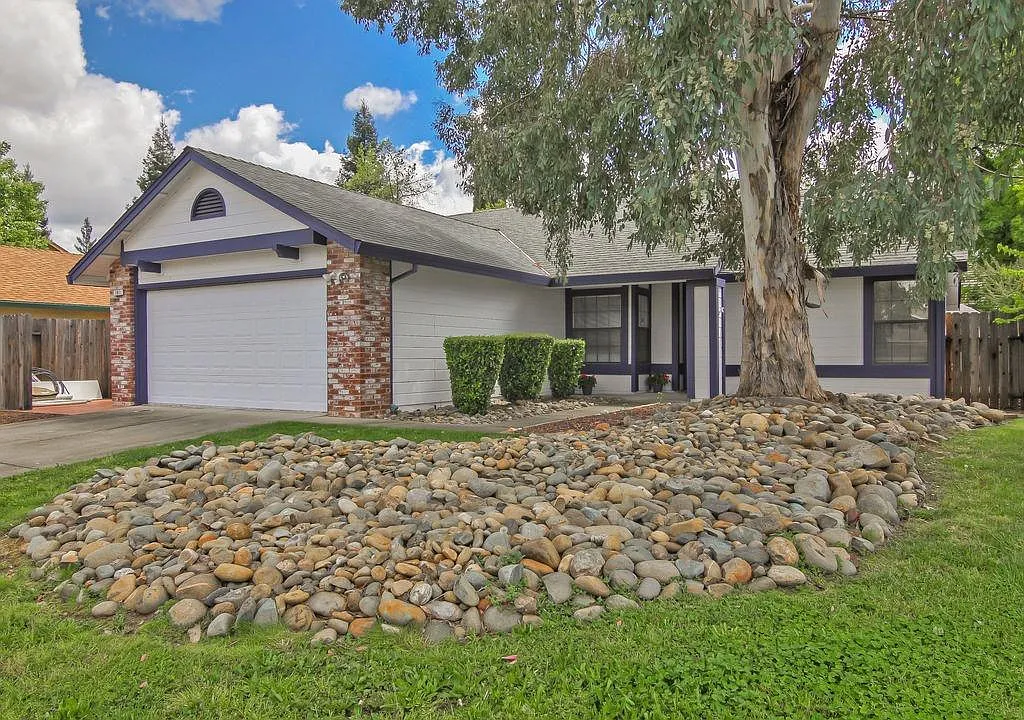 107 Casselman St photo 1