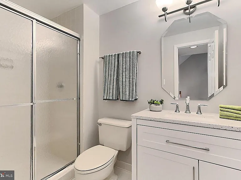 3806 N Richmond St — Photo 27