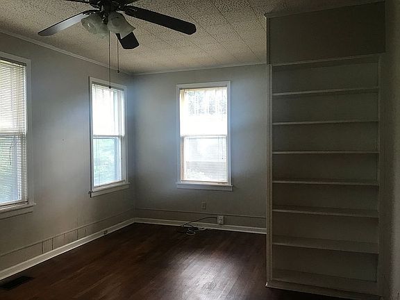Back BR w built in