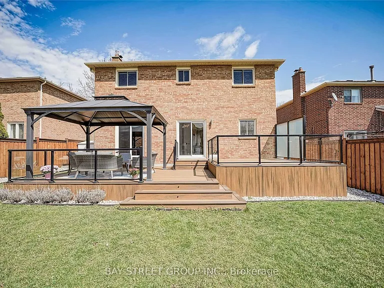 1480 Princeton Cres — Photo 4
