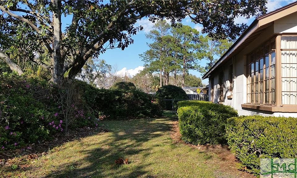 2nd image of 3206 Center St