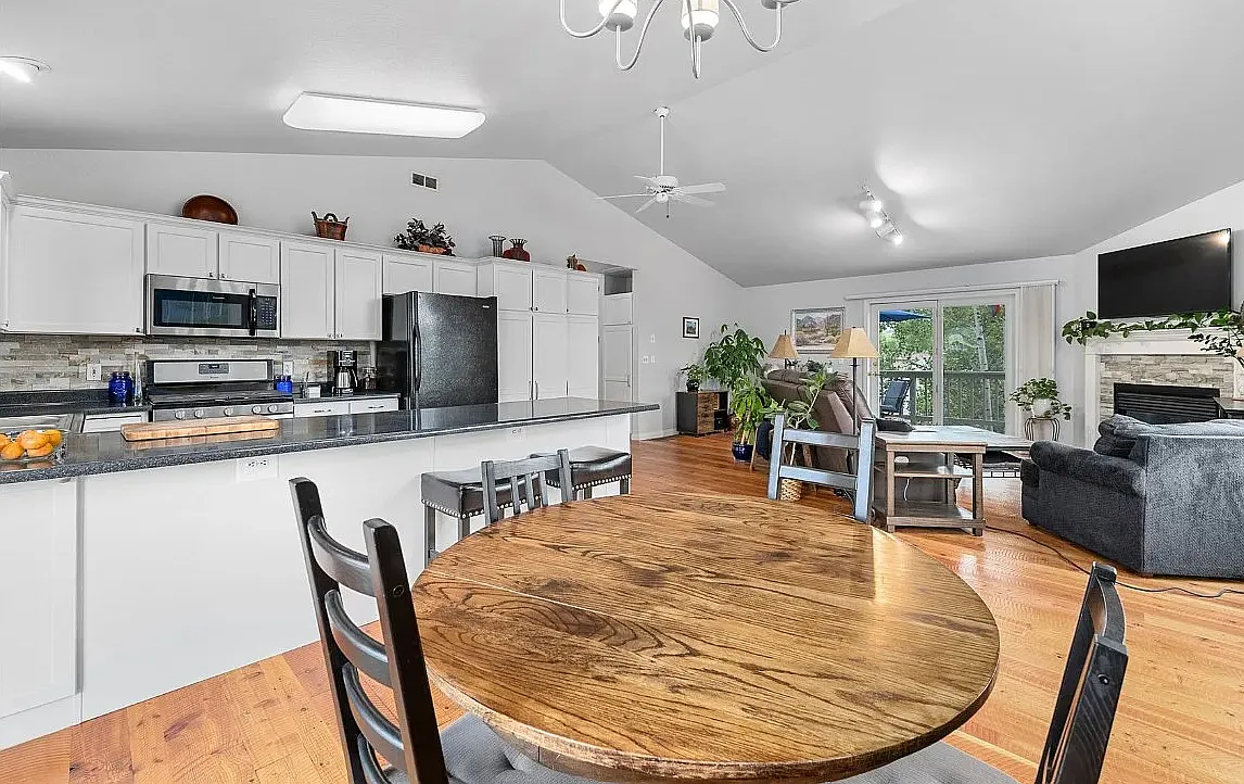 3 bed, 1500 sqft, $4,200 — Photo 3