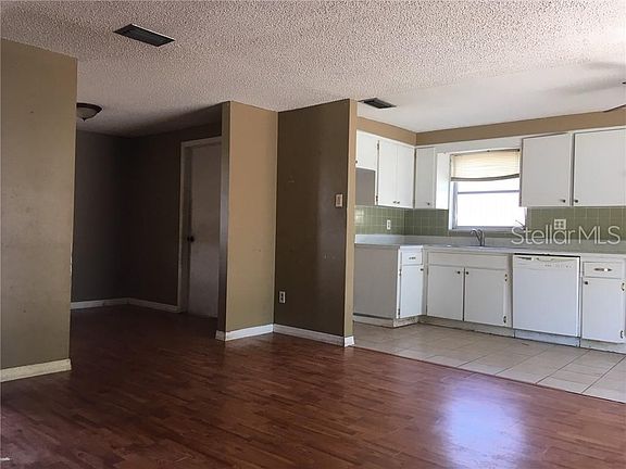 3rd image of 1006 Windsor Hill Way