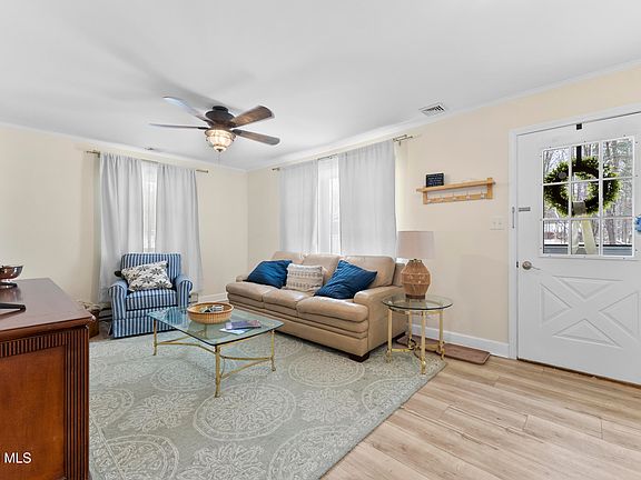 3rd image of 8 Higgins Road