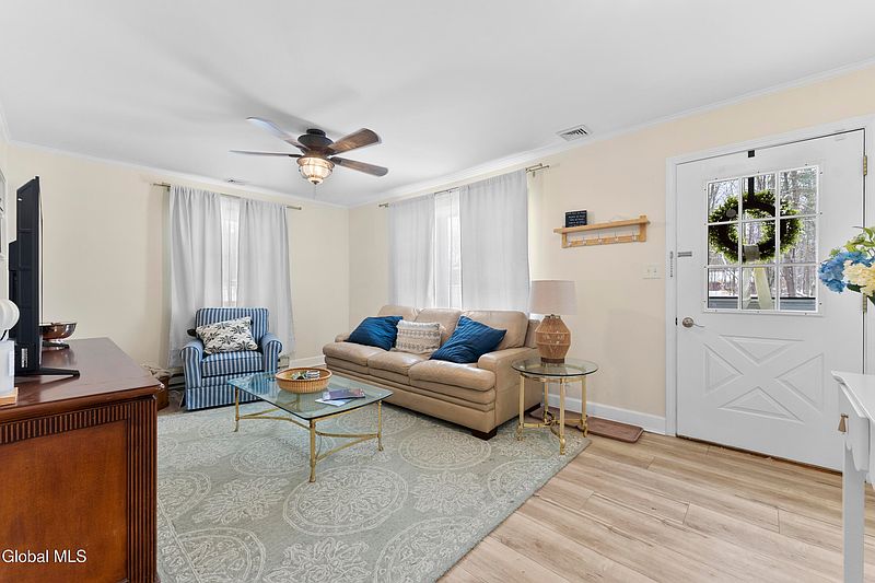3rd image of 8 Higgins Road