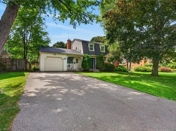 166 Orchard Dr, Hamilton, ON L9G 1Z9