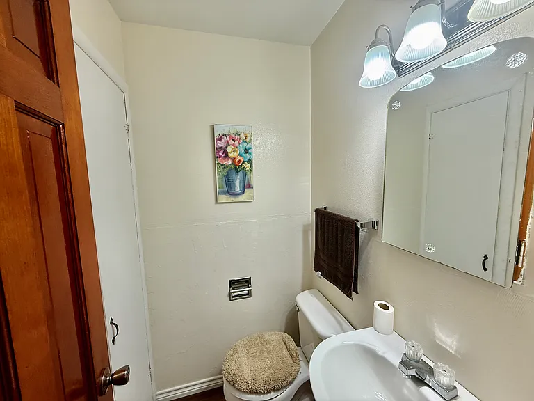 717 Dallas St — Photo 10