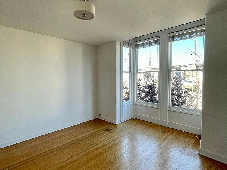 403 29th St #5 — Photo 5