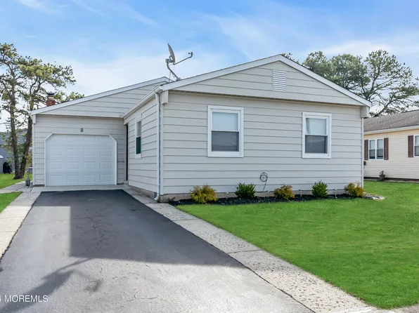 8 Camrose Street, Toms River, NJ 08757