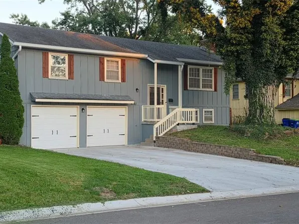 9341 Mullen Rd, Lenexa, KS 66215