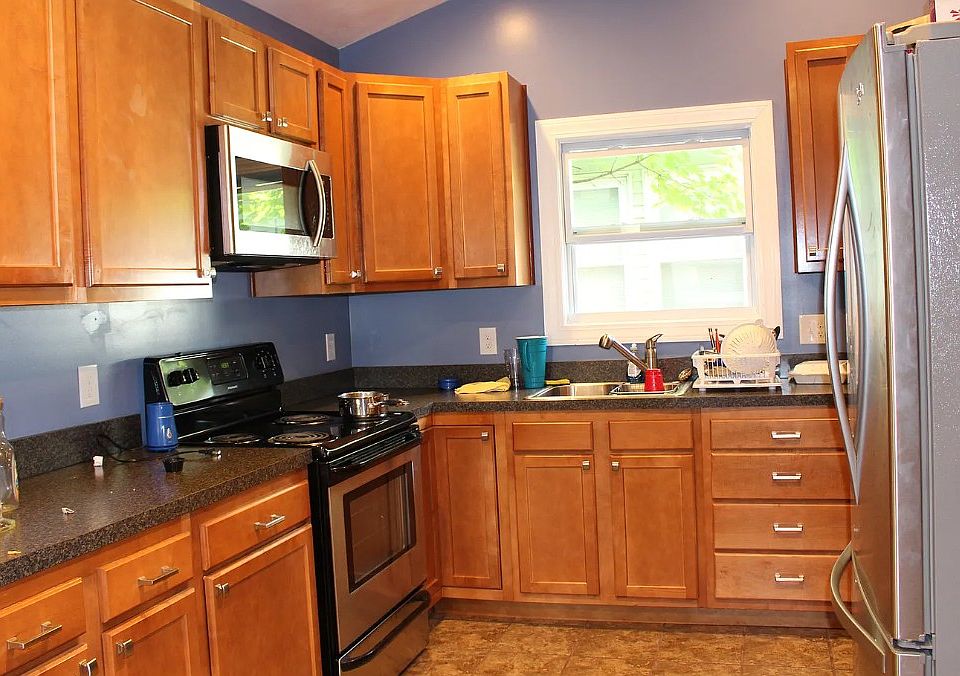 2nd image of 29 Huxley Ave #2