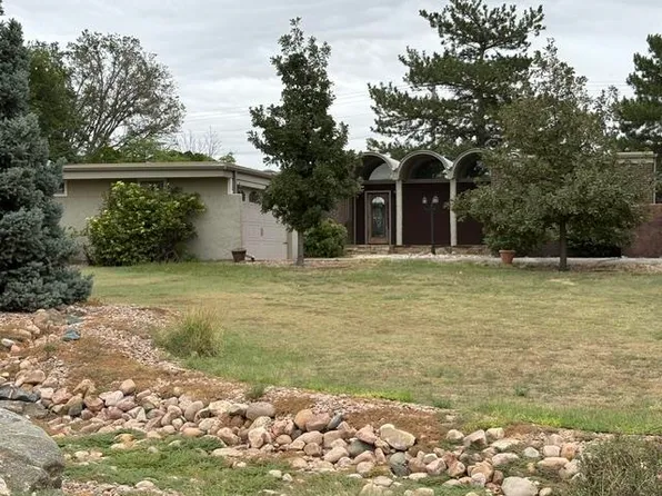 2802 Country Ln, Hays, KS 67601