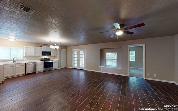 3rd image of 1026 Honey Tree St