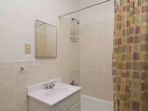 5th image of 156 E 85th St APT 1D