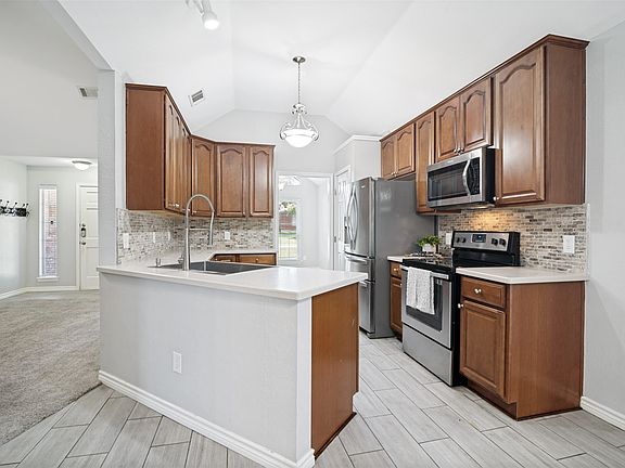 5th image of 6417 Rosebud Dr