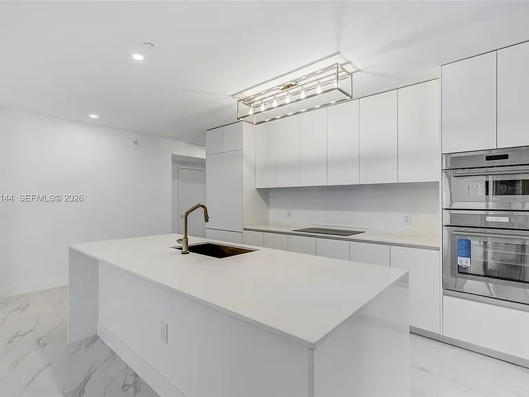 700 NE 24th St #5601 — Photo 5