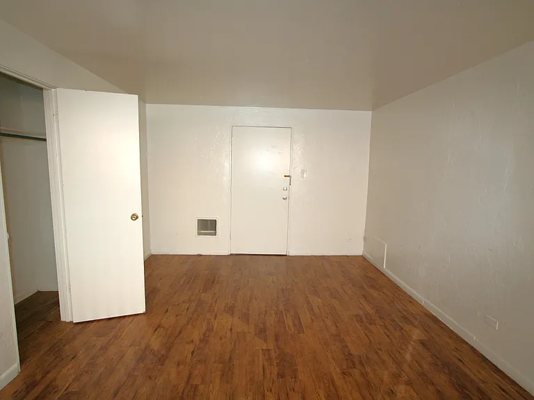Mason Apts — Photo 13