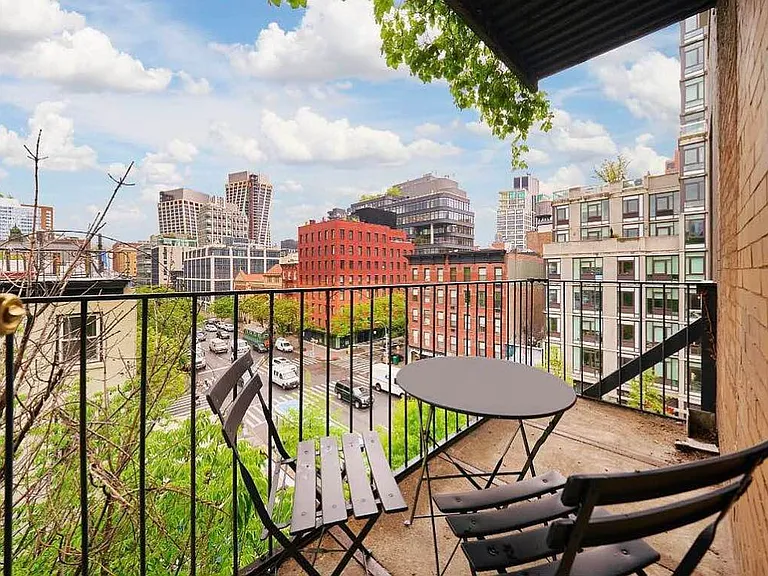 470 W 23rd St #304 — Photo 4