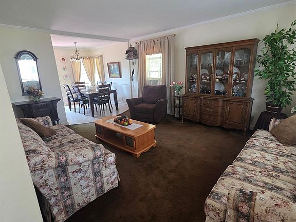 3rd image of 92 Edgewood Avenue