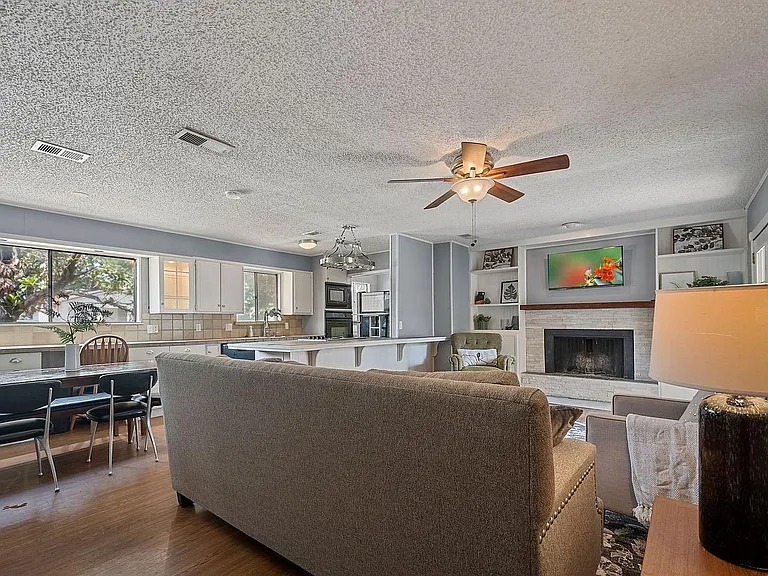 1600 Cindy Ct — Photo 3