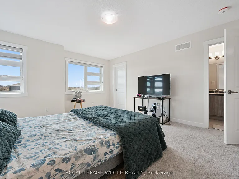40 Moon Cres — Photo 20
