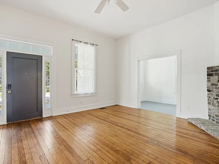 809 E Henry St — Photo 14