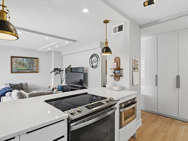 1355 N Sandburg Ter #706D — Photo 14