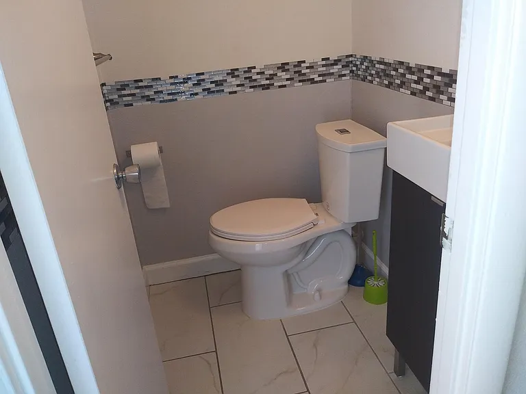 Wainwright Dr — Photo 5