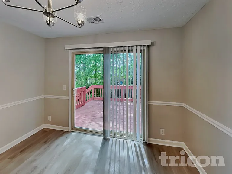 107 Charleston Ct — Photo 6